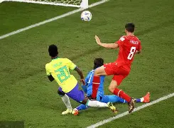 半岛体育-湖人战术调整示好艾顿