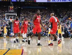 湖人战术调整示好艾顿